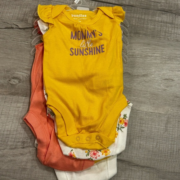 NWT 0-3 months baby girl 5-pack short sleeve onesies and 2 matching pants - Picture 7 of 8